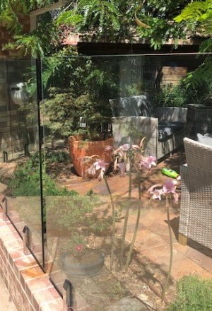 wall top Glass pool fencing direct